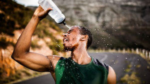 الماء أهم عنصر للعضلات و الرياضه